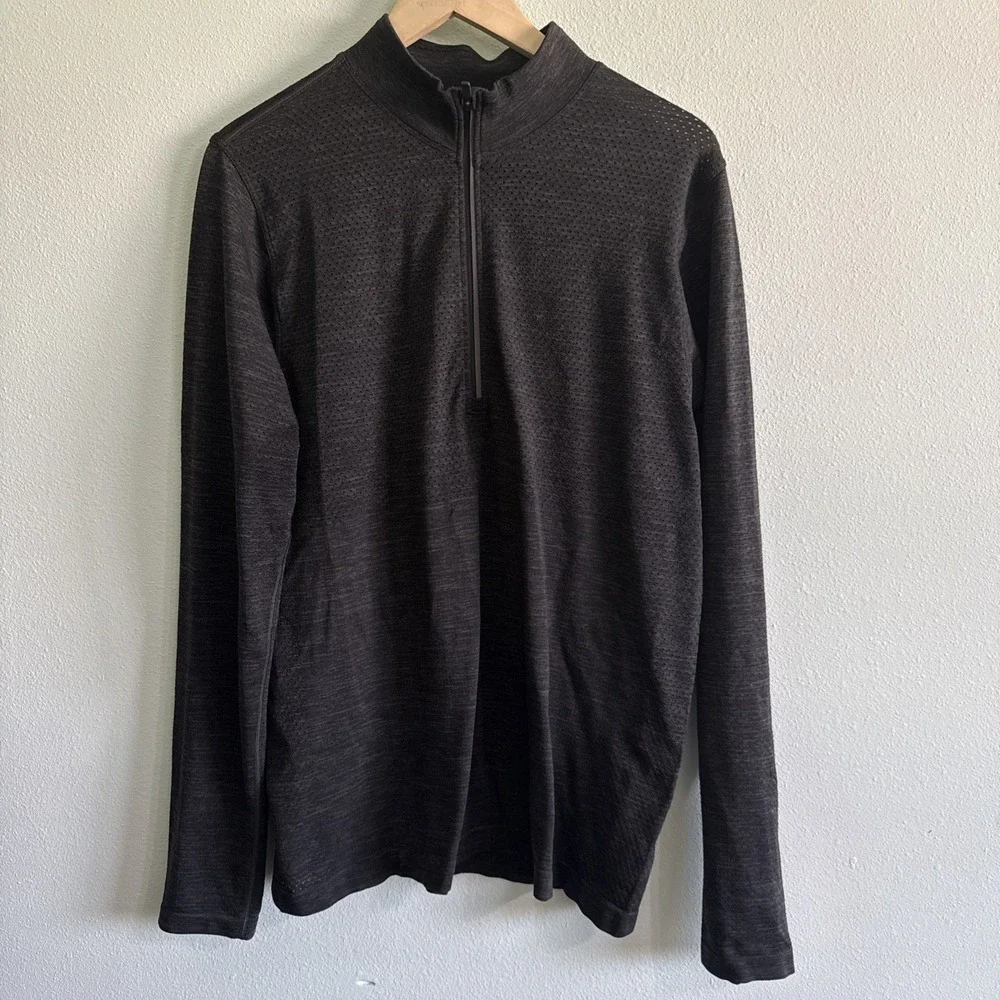 Lululemon Metal Vent Tech Medium Heather  Black 1/4 zip pullover Activewear
